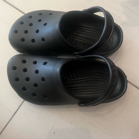 Black Crocs Classic Clog - Picture 1 of 5